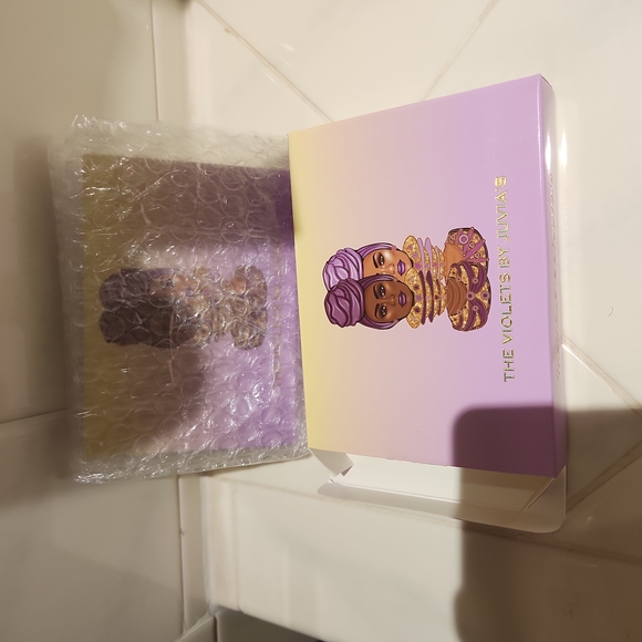 Juvia's eye shadow palette - Picture 3 of 3